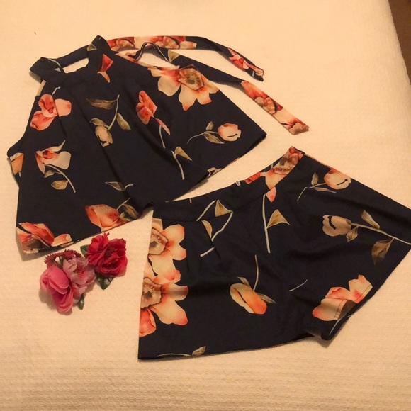 Medium/Shein Floral two piece Set/short set